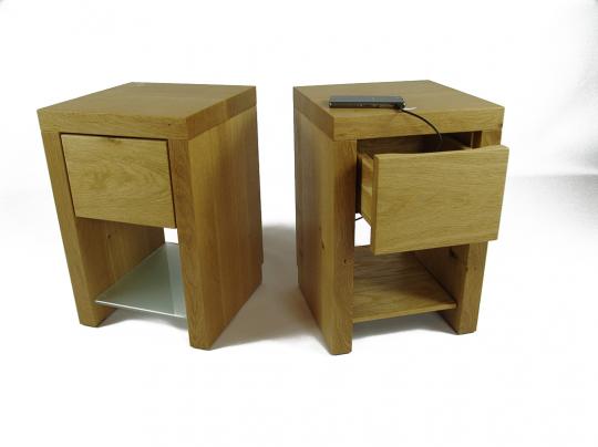 Nachttisch aus Eiche massiv mit einer Schublade