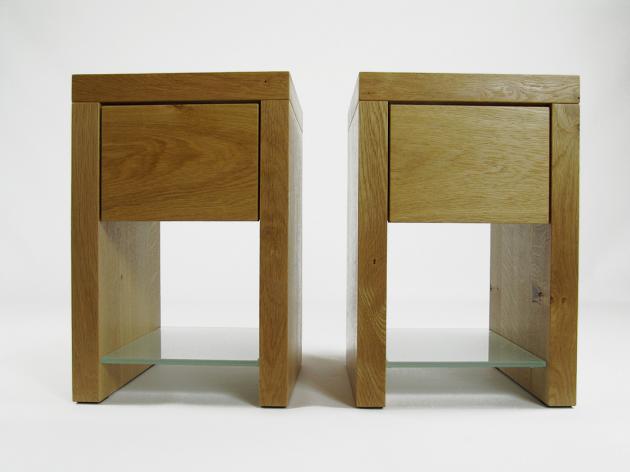 Nachttisch aus Eiche massiv mit einer Schublade