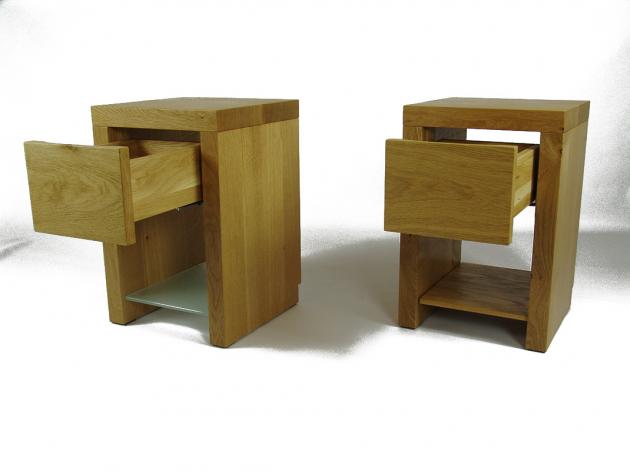 Nachttisch aus Eiche massiv mit einer Schublade