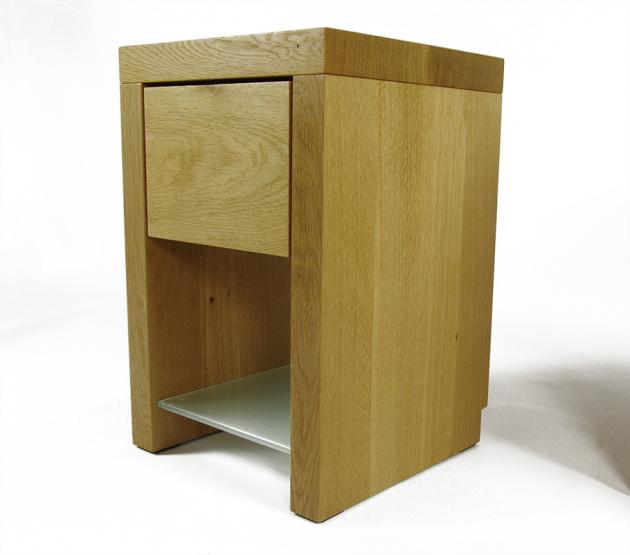 Nachttisch aus Eiche massiv mit einer Schublade