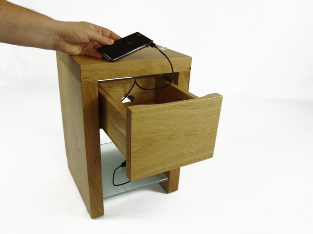 Nachttisch aus Eiche massiv mit einer Schublade