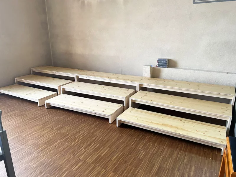 Chorpodeste aus Fichte - stapelbar & mobil