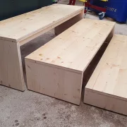 Chorpodeste aus Fichte - stapelbar & mobil