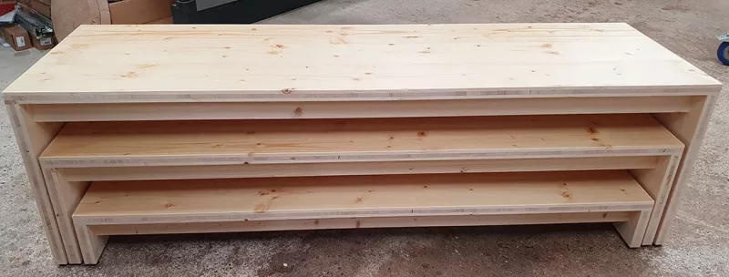 Chorpodeste aus Fichte - stapelbar & mobil