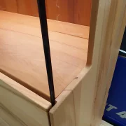 Beleuchteter Vitrinenschrank aus Kernbuche massiv