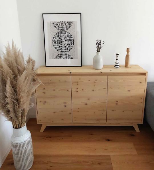 Sideboard aus massivem Fichte-Altholz