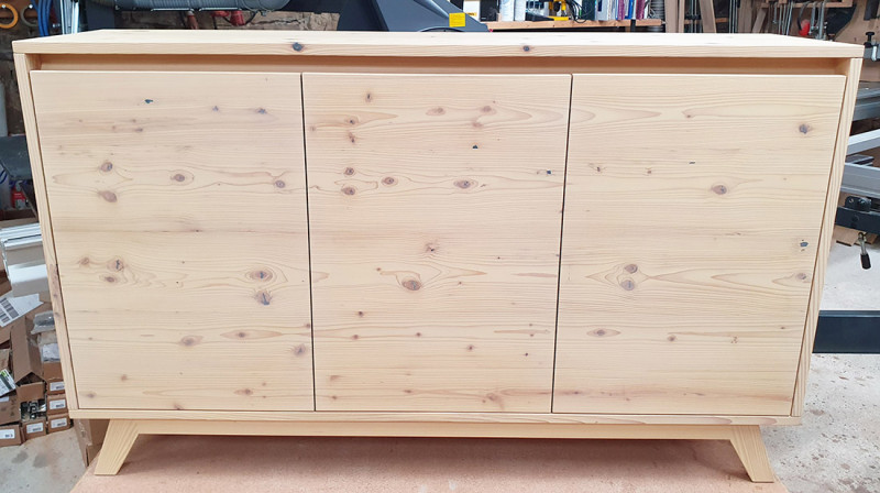 Sideboard aus massivem Fichte-Altholz Sideboard aus massivem Fichte-Altholz