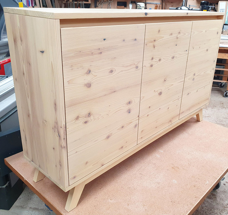 Sideboard aus massivem Fichte-Altholz Sideboard aus massivem Fichte-Altholz