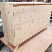 Sideboard aus massivem Fichte-Altholz