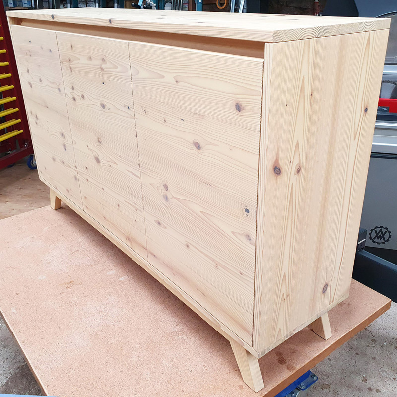 Sideboard aus massivem Fichte-Altholz Sideboard aus massivem Fichte-Altholz