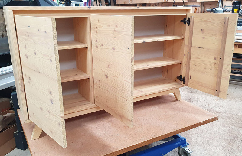 Sideboard aus massivem Fichte-Altholz Sideboard aus massivem Fichte-Altholz