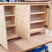 Sideboard aus massivem Fichte-Altholz