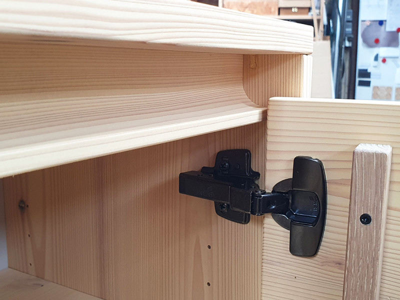 Sideboard aus massivem Fichte-Altholz Sideboard aus massivem Fichte-Altholz