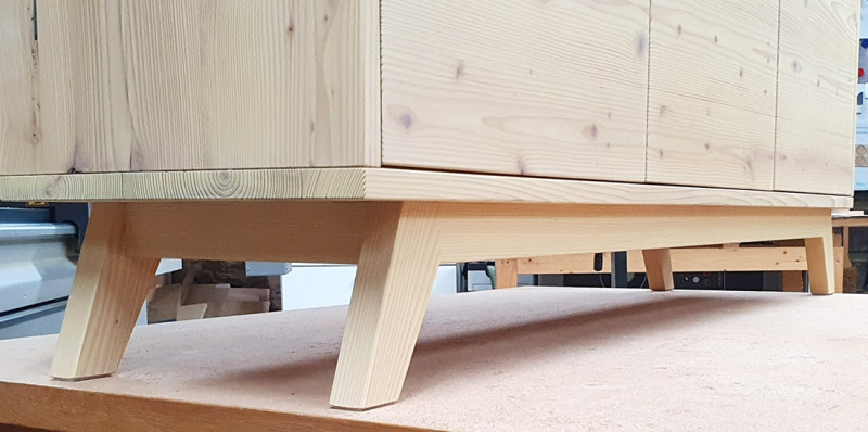 Sideboard aus massivem Fichte-Altholz Sideboard aus massivem Fichte-Altholz