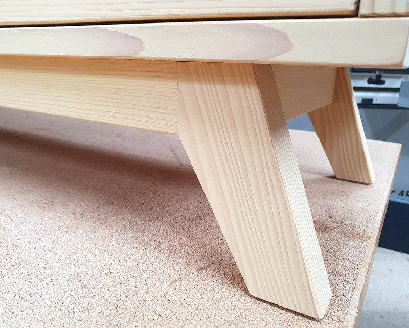 Sideboard aus massivem Fichte-Altholz Sideboard aus massivem Fichte-Altholz