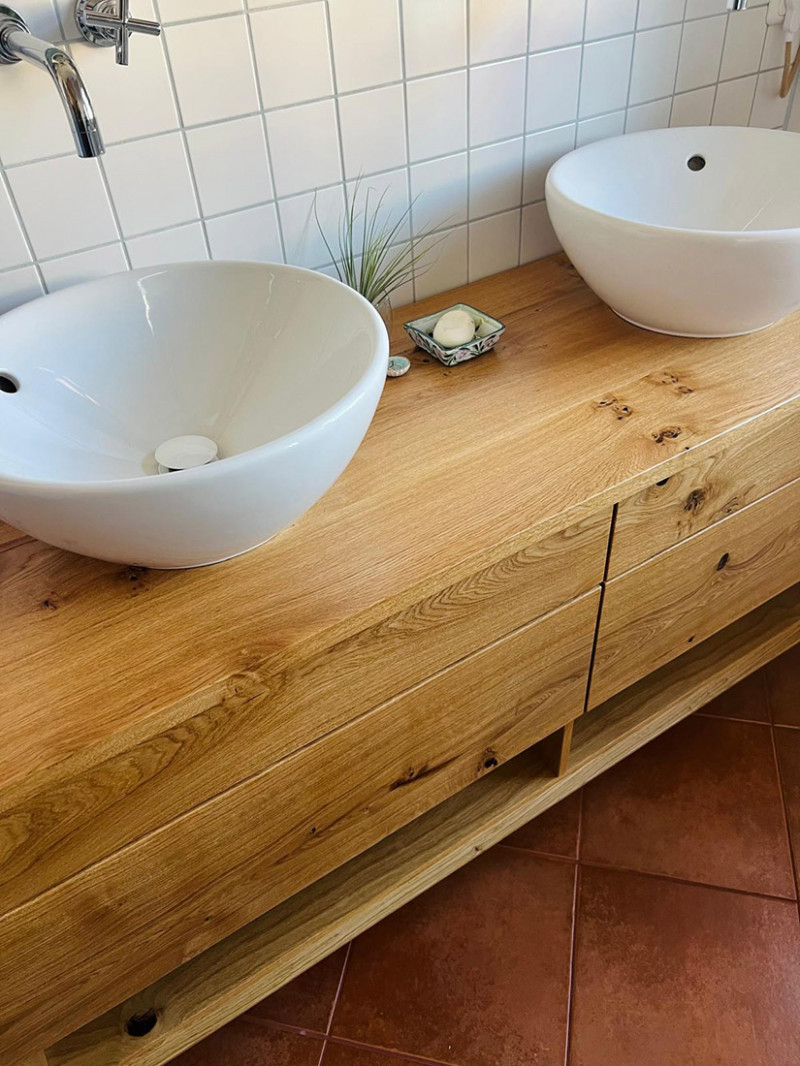 Waschtisch aus Asteiche massiv mit vier Schubkästen