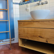 Waschtisch aus Asteiche massiv mit vier Schubkästen