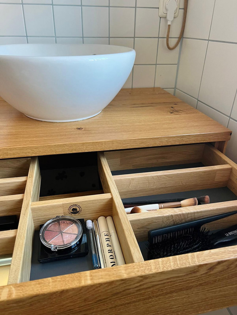 Waschtisch aus Asteiche massiv mit vier Schubkästen