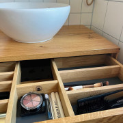 Waschtisch aus Asteiche massiv mit vier Schubkästen