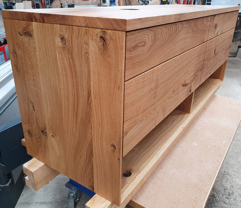 Waschtisch aus Asteiche massiv mit vier Schubkästen