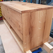 Waschtisch aus Asteiche massiv mit vier Schubkästen