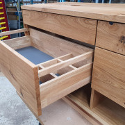 Waschtisch aus Asteiche massiv mit vier Schubkästen