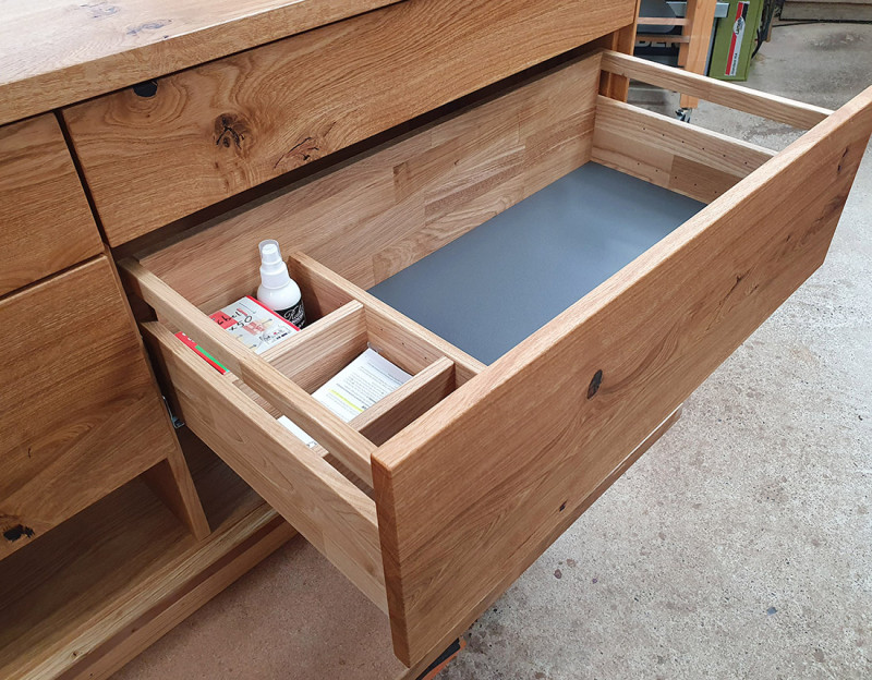 Waschtisch aus Asteiche massiv mit vier Schubkästen