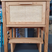 Waschtisch aus Asteiche massiv mit einem Schubkasten und einem zweistufigen Tritthocker