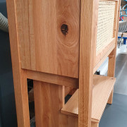 Waschtisch aus Asteiche massiv mit einem Schubkasten und einem zweistufigen Tritthocker