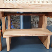 Waschtisch aus Asteiche massiv mit einem Schubkasten und einem zweistufigen Tritthocker