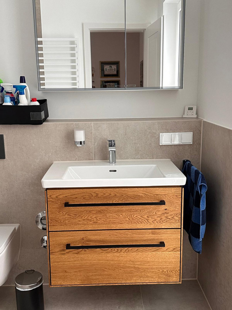 Waschtisch aus Asteiche massiv mit zwei Schubkästen