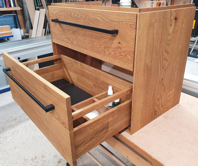 Waschtisch aus Asteiche massiv mit zwei Schubkästen