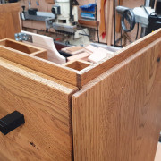 Waschtisch aus Asteiche massiv mit zwei Schubkästen