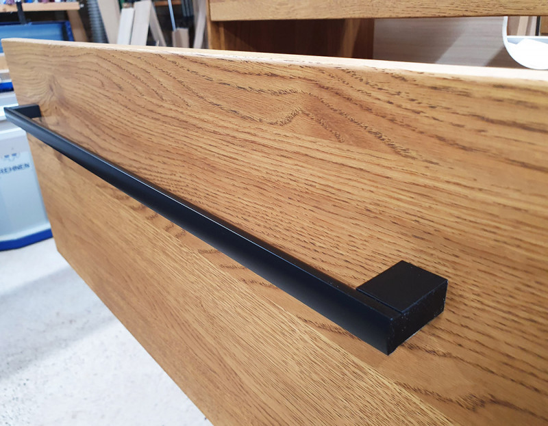 Waschtisch aus Asteiche massiv mit zwei Schubkästen