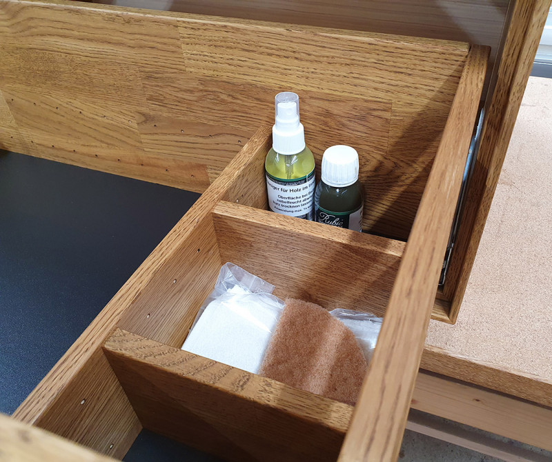 Waschtisch aus Asteiche massiv mit zwei Schubkästen