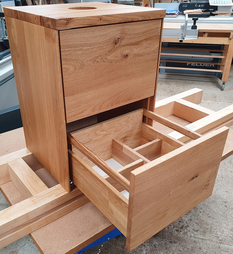 Waschtisch aus Asteiche massiv mit zwei Schubkäste Waschtisch aus Asteiche massiv mit zwei Schubkäste