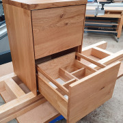 Waschtisch aus Asteiche massiv mit zwei Schubkäste