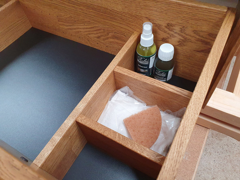 Waschtisch aus Asteiche massiv mit zwei Schubkästen