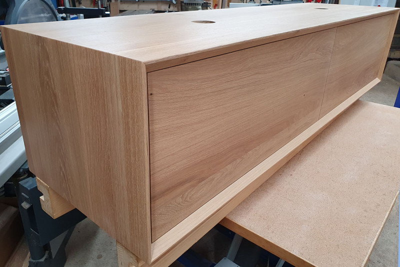 Waschtisch aus Eiche massiv mit zwei Schubkästen