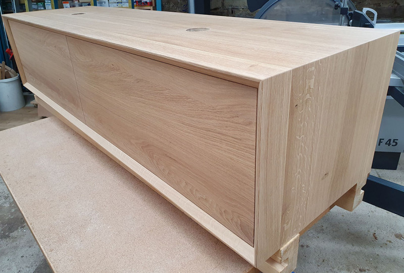 Waschtisch aus Eiche massiv mit zwei Schubkästen