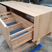 Waschtisch aus Eiche massiv mit zwei Schubkästen