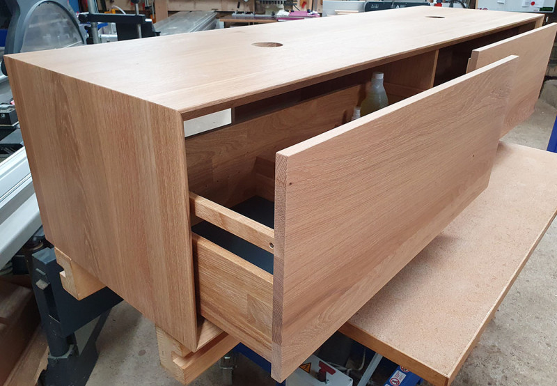 Waschtisch aus Eiche massiv mit zwei Schubkästen