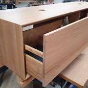 Waschtisch aus Eiche massiv mit zwei Schubkästen