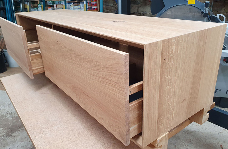 Waschtisch aus Eiche massiv mit zwei Schubkästen