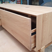 Waschtisch aus Eiche massiv mit zwei Schubkästen