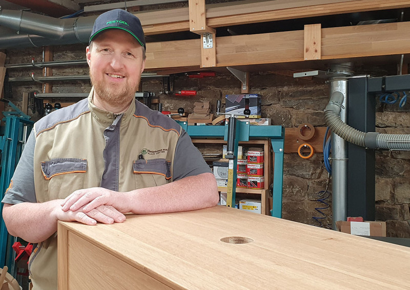 Waschtisch aus Eiche massiv mit zwei Schubkästen