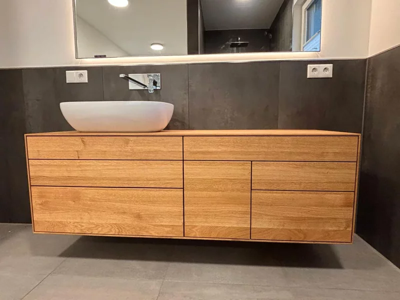 Waschtisch aus Eiche massiv mit sieben Schubkästen