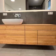 Waschtisch aus Eiche massiv mit sieben Schubkästen