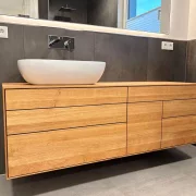 Waschtisch aus Eiche massiv mit sieben Schubkästen