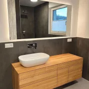 Waschtisch aus Eiche massiv mit sieben Schubkästen